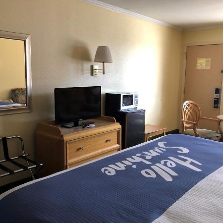Days Inn By Wyndham Alamogordo White Sands Exterior photo