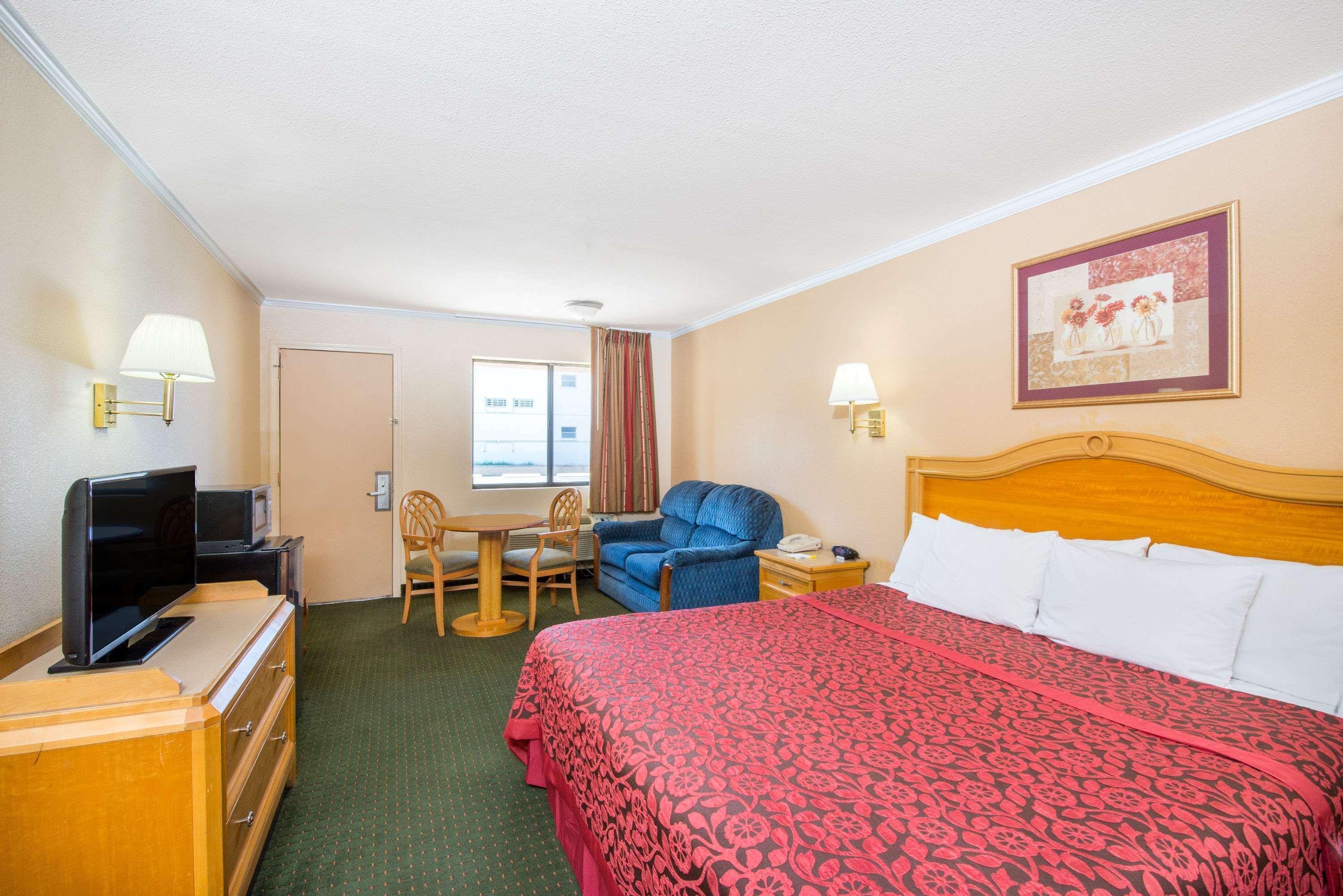 Days Inn By Wyndham Alamogordo White Sands Exterior photo