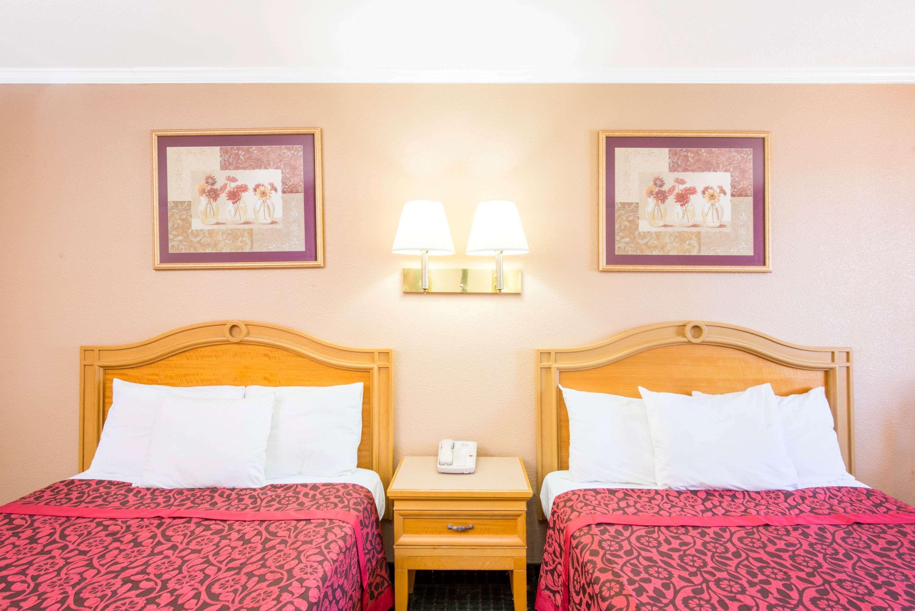 Days Inn By Wyndham Alamogordo White Sands Exterior photo