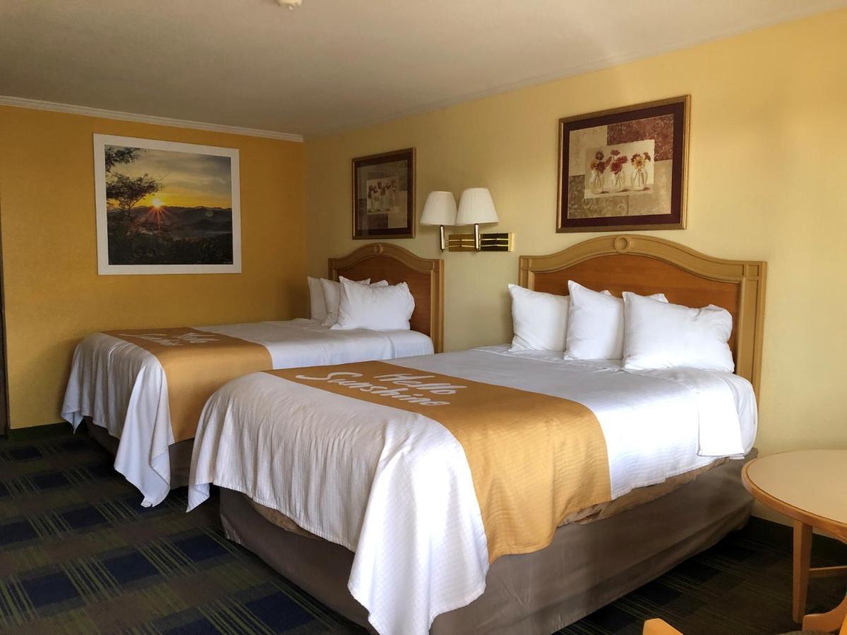 Days Inn By Wyndham Alamogordo White Sands Exterior photo